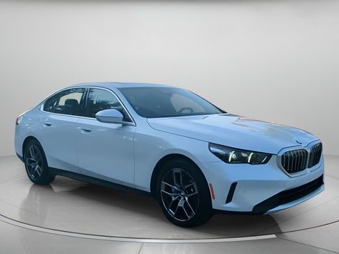 Used 2026 BMW 530i RWD image 2