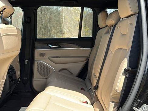 Certified 2024 Jeep Grand Cherokee Limited w/ Black Appearance Package image 27