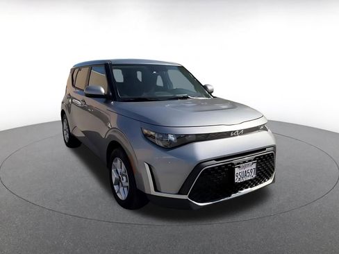 Used 2025 Kia Soul LX w/ LX Technology Package FWD image 3
