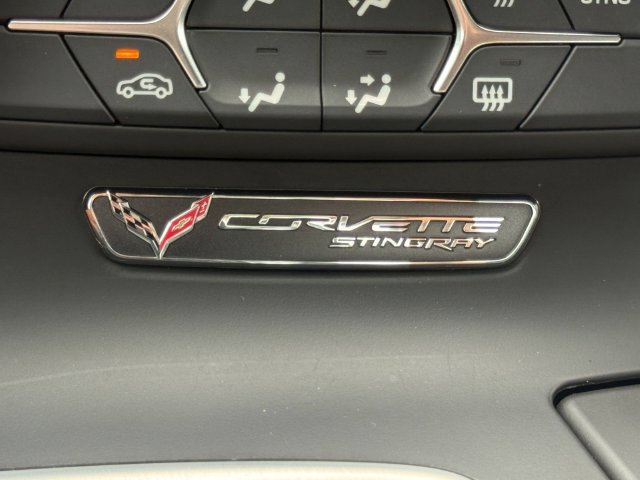 Used 2017 Chevrolet Corvette Stingray Coupe w/ 1LT RWD image 18