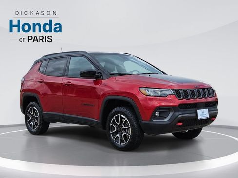 Used 2025 Jeep Compass Trailhawk AWD/4WD image 3