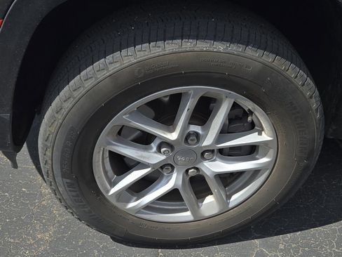 Used 2023 Jeep Grand Cherokee L Laredo w/ Luxury Tech Group I image 5