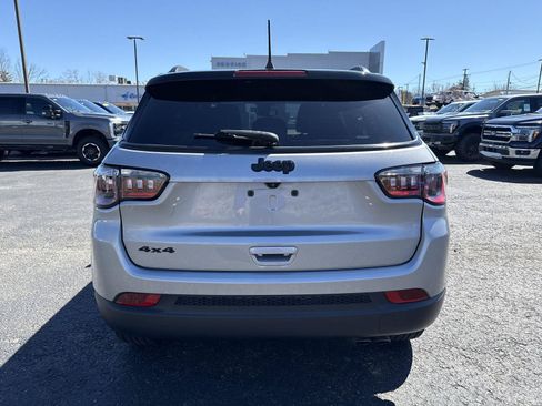 Used 2022 Jeep Compass Latitude AWD/4WD image 17