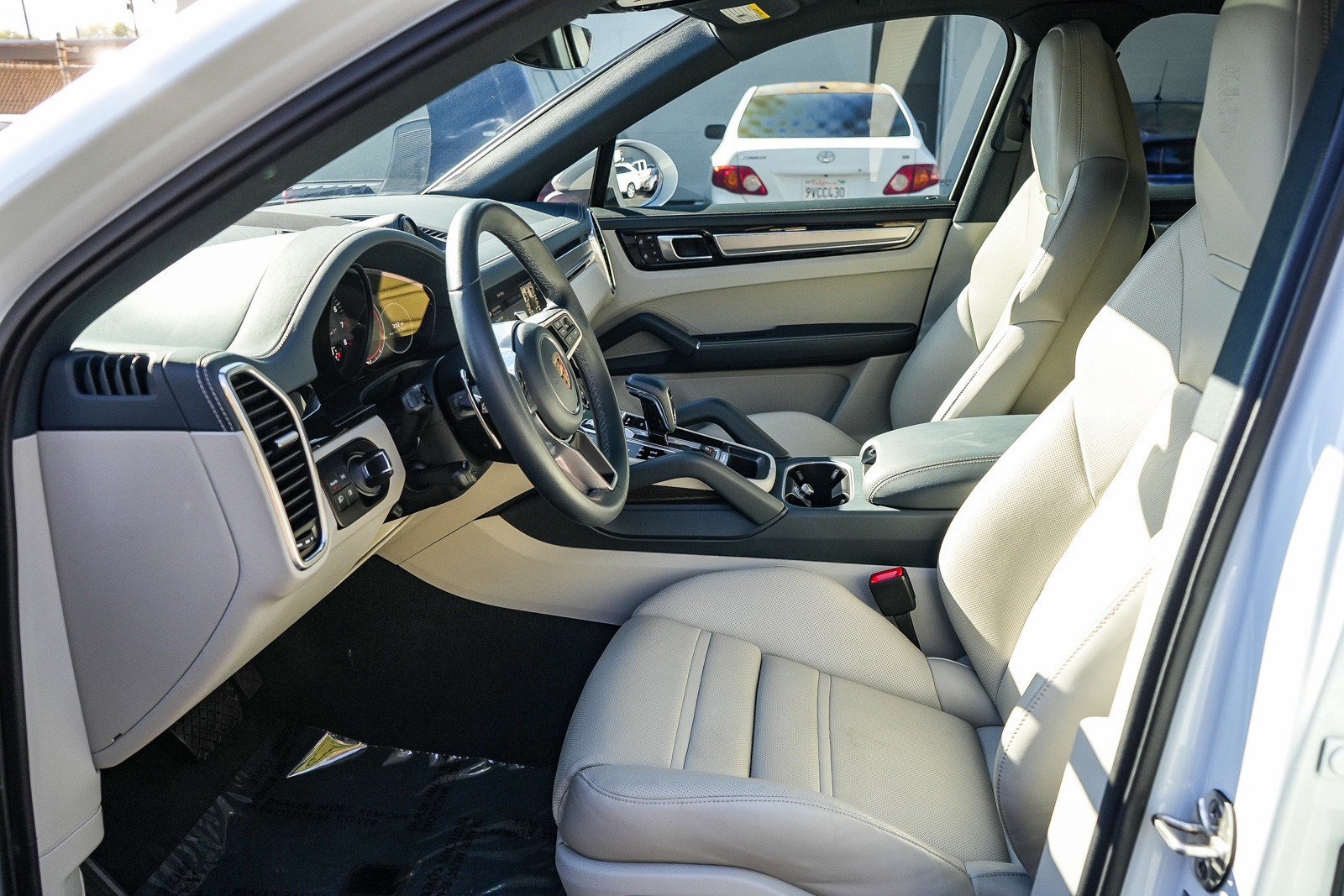Used 2023 Porsche Cayenne Coupe AWD/4WD image 17