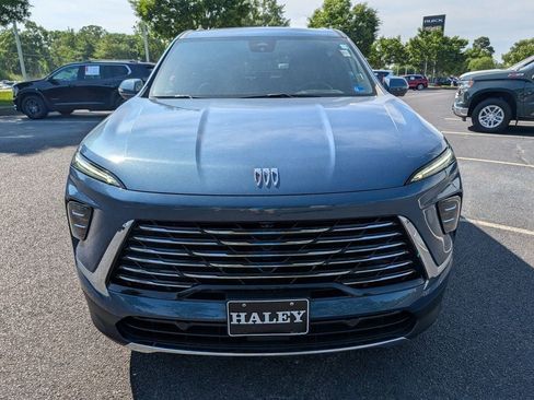 Used 2025 Buick Enclave Preferred FWD image 3
