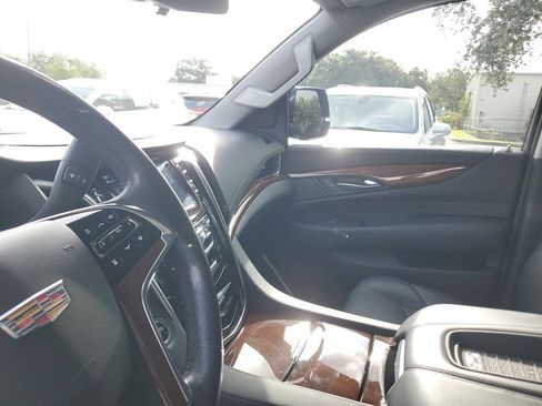 Used 2020 Cadillac Escalade Luxury AWD/4WD image 23
