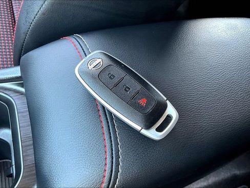 Used 2025 Nissan Kicks SR FWD image 33