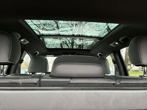 Used 2022 Volkswagen Tiguan SEL R-Line image 16