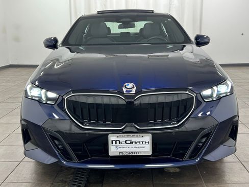 Used 2024 BMW 540i xDrive w/ Premium Package image 7