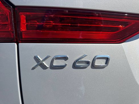 Certified 2024 Volvo XC60 B5 Plus w/ Protection Package Premier AWD/4WD image 10