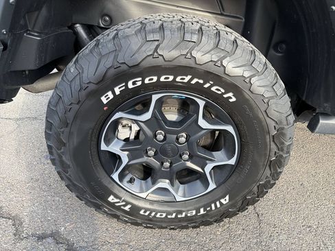 Used 2023 Jeep Wrangler Unlimited Rubicon 4xe w/ Cold Weather Group AWD/4WD image 33