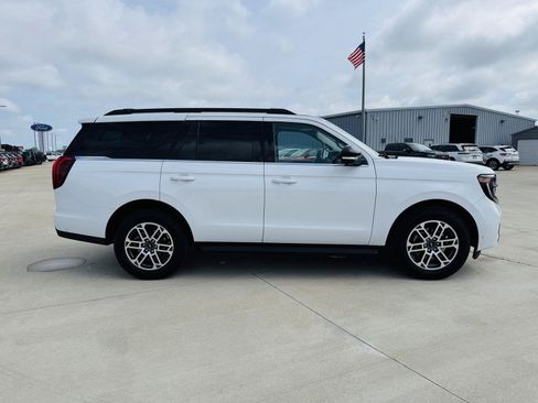 Used 2025 Ford Expedition Active AWD/4WD image 41