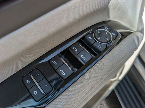 Certified 2022 Cadillac Escalade Premium Luxury Platinum image 8