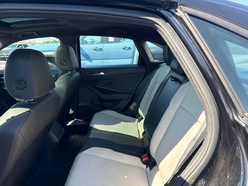 Used 2019 Volkswagen Jetta R-Line w/ R-Line Cold Weather Package FWD image 8