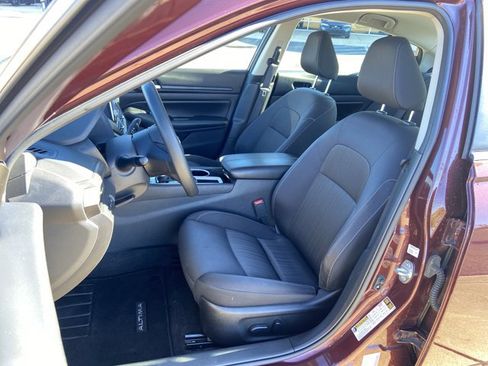 Used 2024 Nissan Altima 2.5 SV image 17