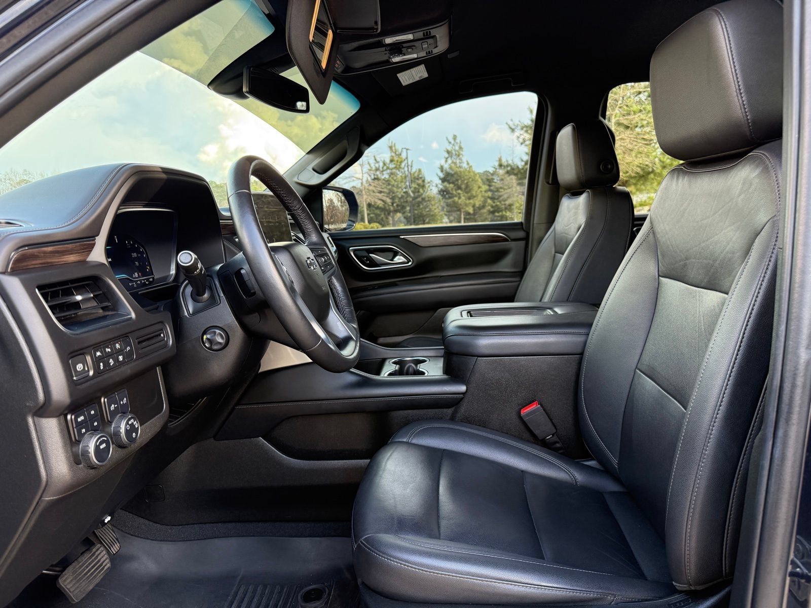 Used 2022 Chevrolet Tahoe Z71 w/ Luxury Package AWD/4WD image 33