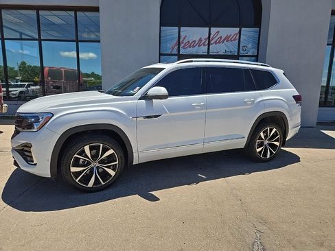 Used 2024 Volkswagen Atlas SEL Premium R-Line AWD/4WD image 4