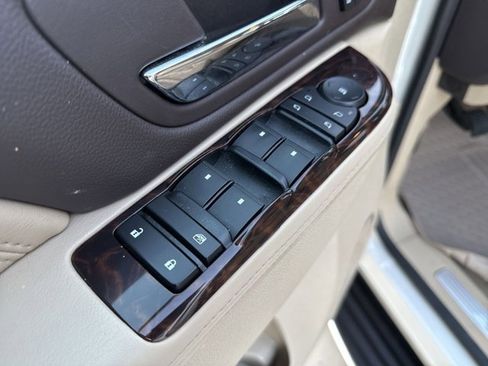 Used 2014 GMC Yukon XL Denali image 10