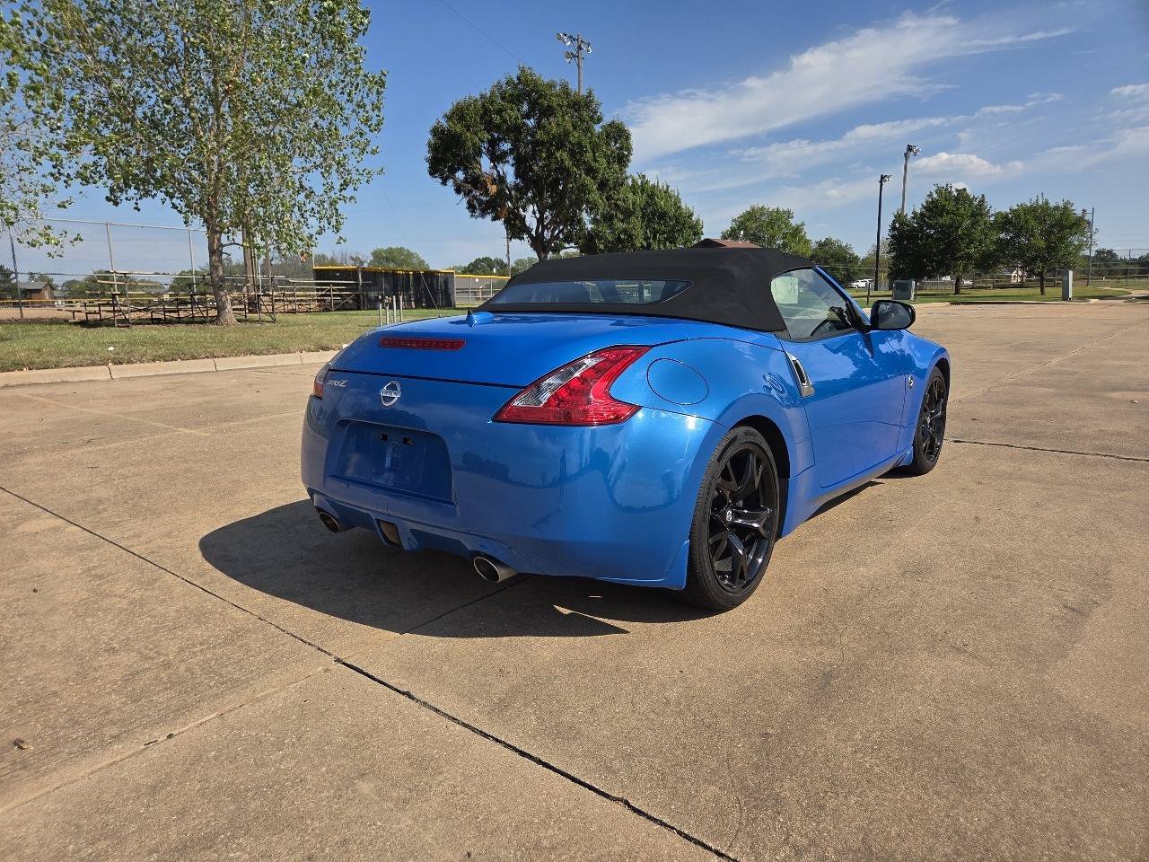 Used 2010 Nissan 370Z Touring w/ Sport Pkg RWD image 29