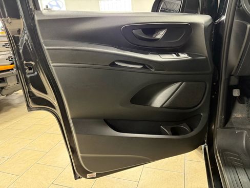 Used 2018 Mercedes-Benz Metris Passenger image 28
