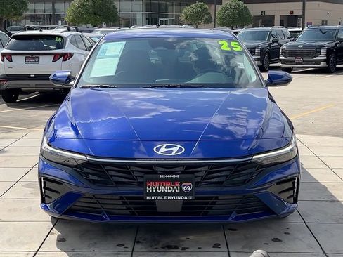 Used 2025 Hyundai Elantra SEL image 10