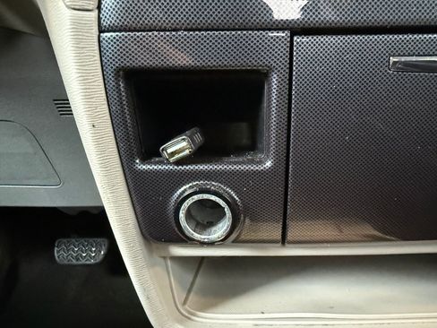 Used 2011 Toyota Sienna SE w/ Towing Pkg FWD image 28
