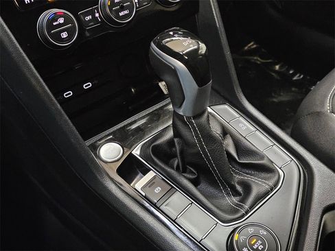 Used 2024 Volkswagen Taos SE image 32