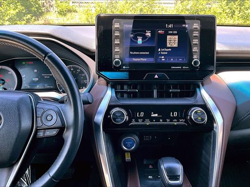 Used 2022 Toyota Venza XLE AWD/4WD image 6