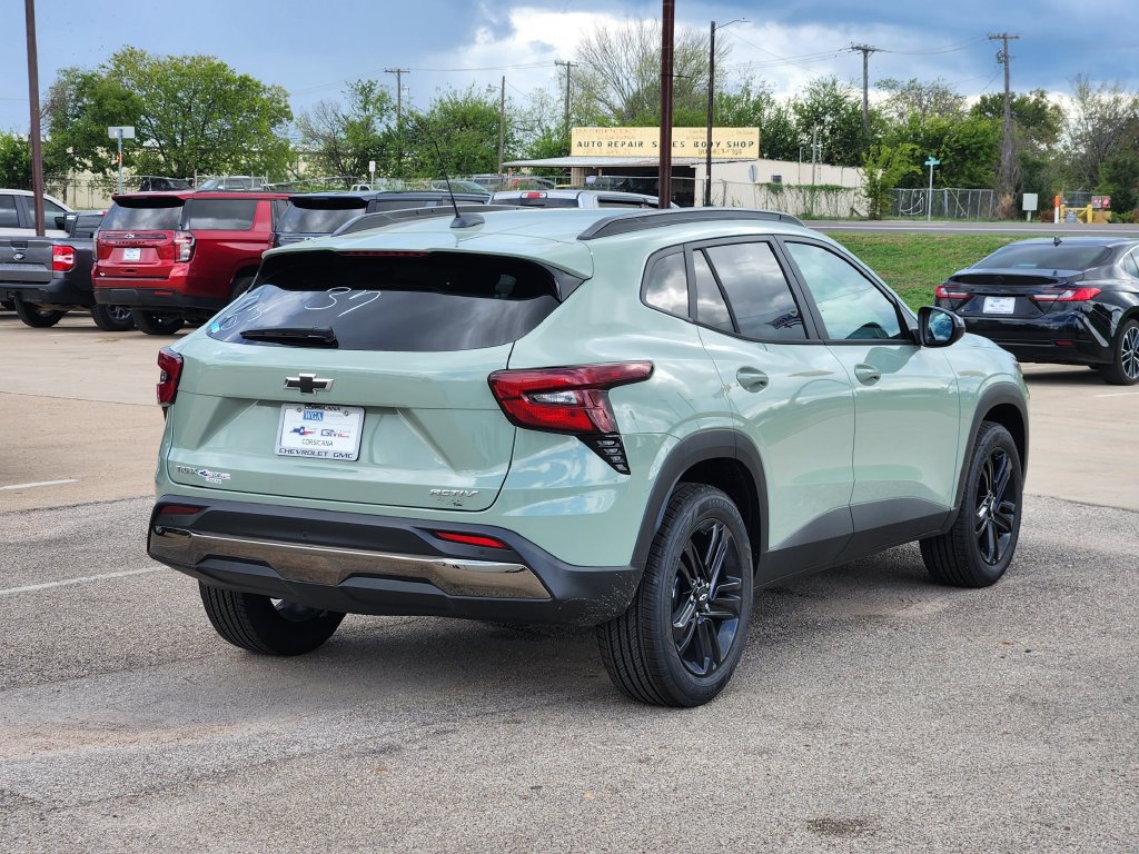 New 2026 Chevrolet Trax ACTIV w/ Sunroof Package FWD image 4