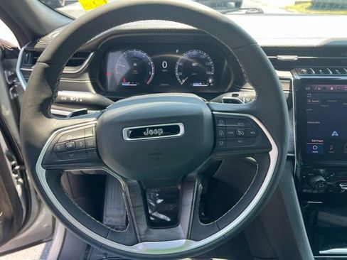 Used 2024 Jeep Grand Cherokee L Limited w/ Luxury Tech Group II AWD/4WD image 10