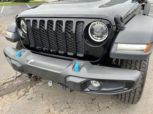 Used 2023 Jeep Wrangler Unlimited w/ Sun & Screen Package AWD/4WD image 11