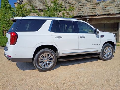 Used 2025 GMC Yukon Denali w/ LPO, Floor Liner Package RWD image 12