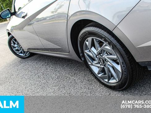Used 2024 Hyundai Elantra SEL FWD image 13