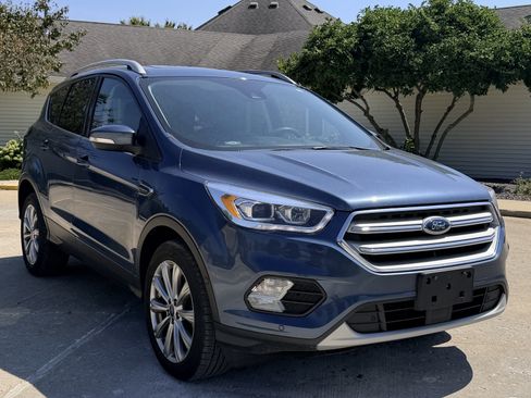 Used 2018 Ford Escape Titanium w/ Ford Safe & Smart Package AWD/4WD image 2