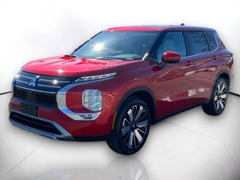 New 2025 Mitsubishi Outlander SE image 2