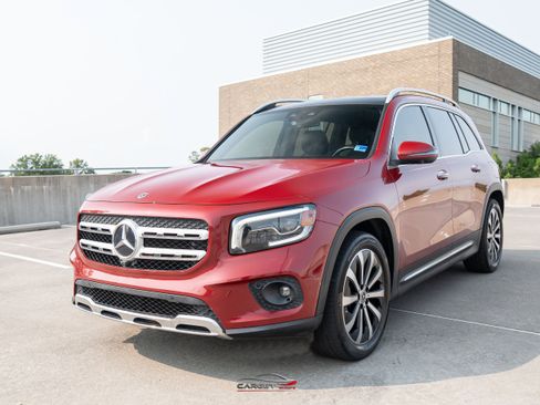 Used 2020 Mercedes-Benz GLB 250 4MATIC w/ Premium Package image 3