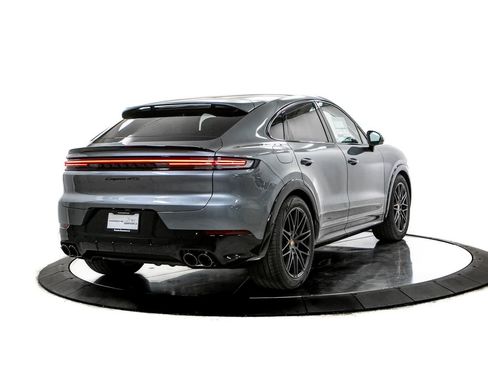 New 2026 Porsche Cayenne GTS AWD/4WD image 7