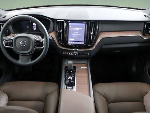 Certified 2025 Volvo XC60 B5 Plus w/ Protection Package Premier AWD/4WD image 17