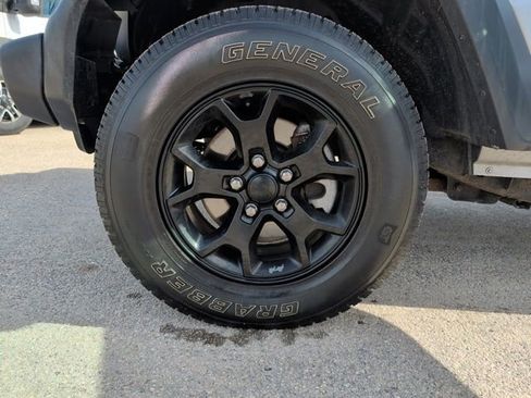 Used 2018 Jeep Wrangler Unlimited Sport image 32