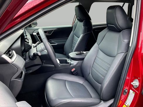 Used 2022 Toyota RAV4 XLE Premium FWD image 7