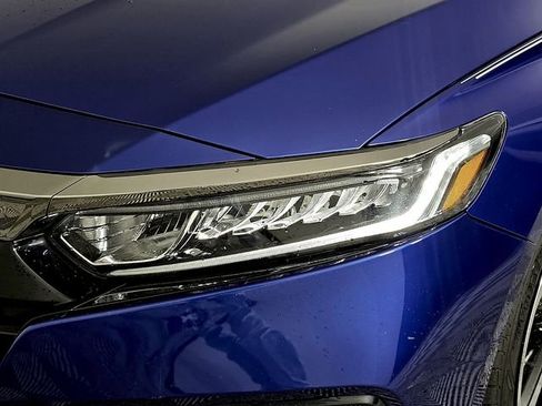 Used 2018 Honda Accord Sport image 9