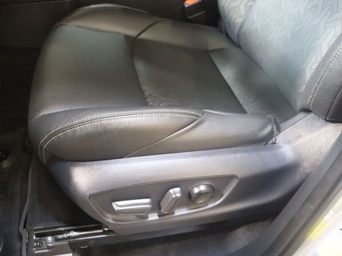 Used 2024 Toyota Tacoma Limited w/ Limited Package (LT) image 40