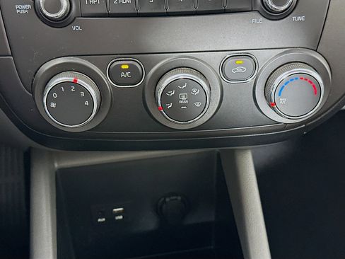 Used 2017 Kia Forte LX FWD image 21
