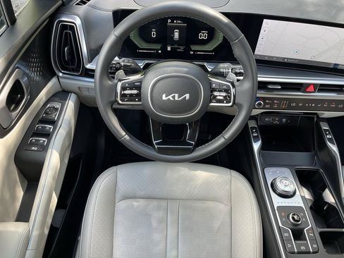Used 2025 Kia Sorento EX AWD/4WD image 3