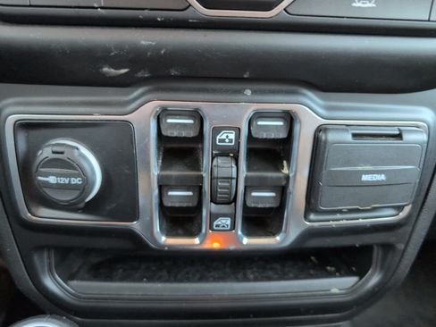 Used 2023 Jeep Wrangler Unlimited Sahara w/ Cold Weather Group AWD/4WD image 28