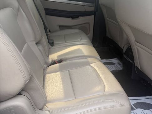 Used 2019 Ford Explorer XLT w/ Equipment Group 202A AWD/4WD image 12
