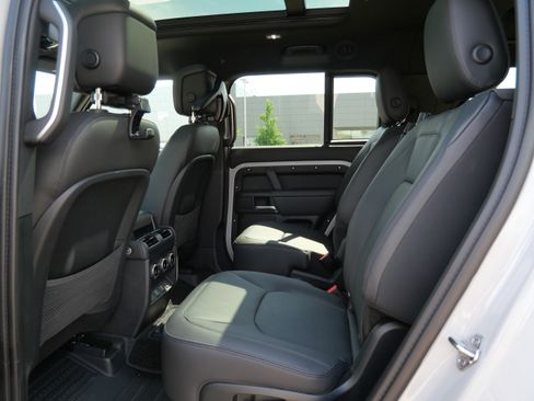 New 2026 Land Rover Defender 130 X-Dynamic SE AWD/4WD image 6