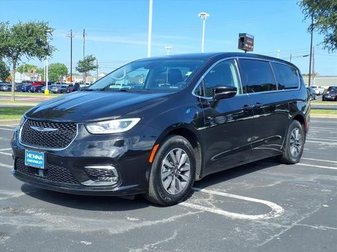 Used 2024 Chrysler Pacifica Limited FWD image 11