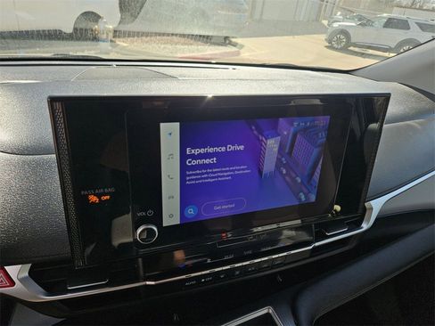 Used 2025 Toyota Sienna LE image 21