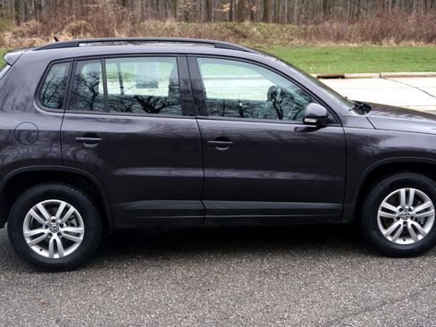 Used 2016 Volkswagen Tiguan S image 25